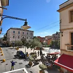 Domus Regia بيت ضيافة