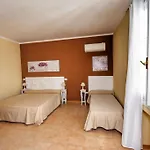 بيت ضيافة Domus Regia أولبيا