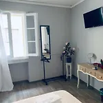 Domus Regia بيت ضيافة 3*