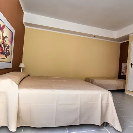 Domus Regia 3* أولبيا